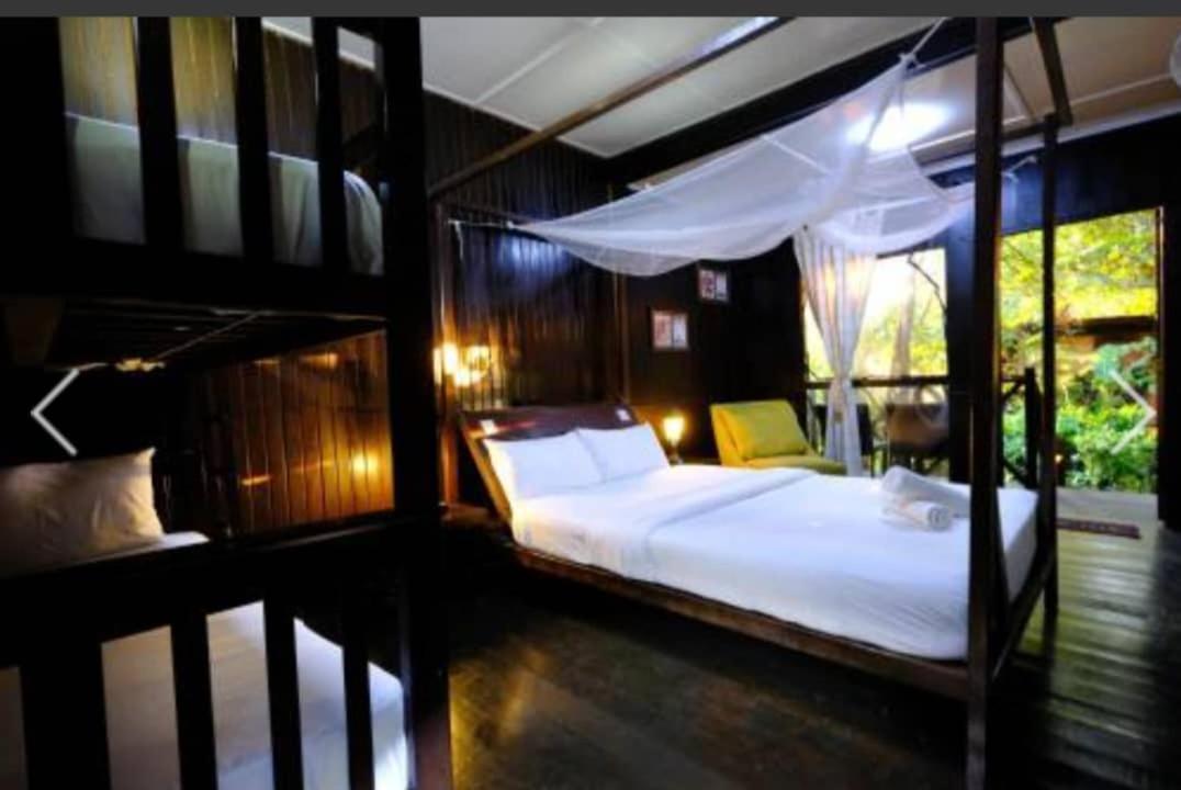 Melina Beach Resort Kampung Genting Bagian luar foto